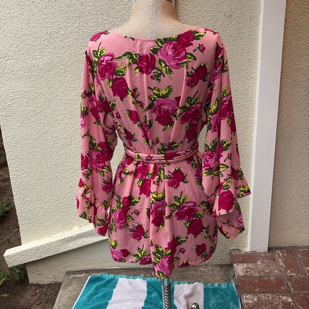 Vintage Betsey Johnson beautiful floral ‘80’s blouse w/ wrapped around tie. - Picture 7 of 13